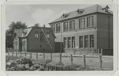 Hotel Chariot - School